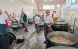 طبخ ۱۰ هزار پرس غذا توسط خادمیاران درگزی